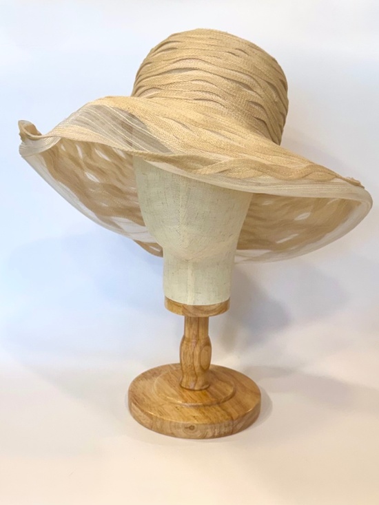 Vintage Italian MEMAR Beige Organza Wide Brim Hat, Rare Elegance. main image 5
